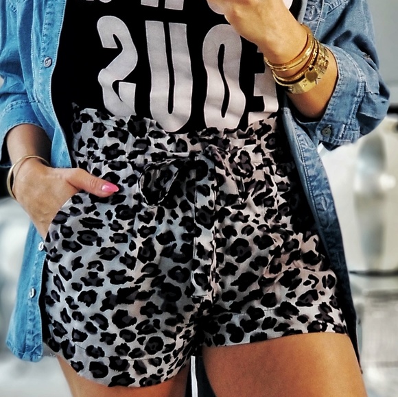LOLA Animal Print Shorts - Picture 3 of 4
